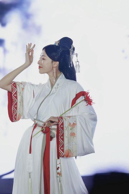 成人汉服自己制作视频,自制成人汉服视频攻略