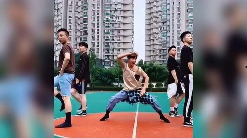 男成人户外跳舞视频,男性成人舞蹈风采瞬间